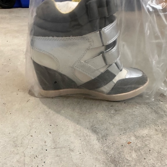 Size 6 wedge sneaker. Never used. Still in the box. - Picture 4 of 4